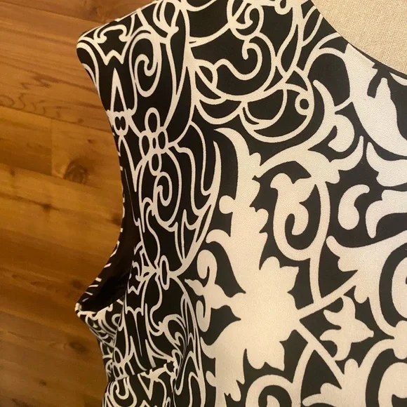 Women’s Dress - Picture 2 of 2